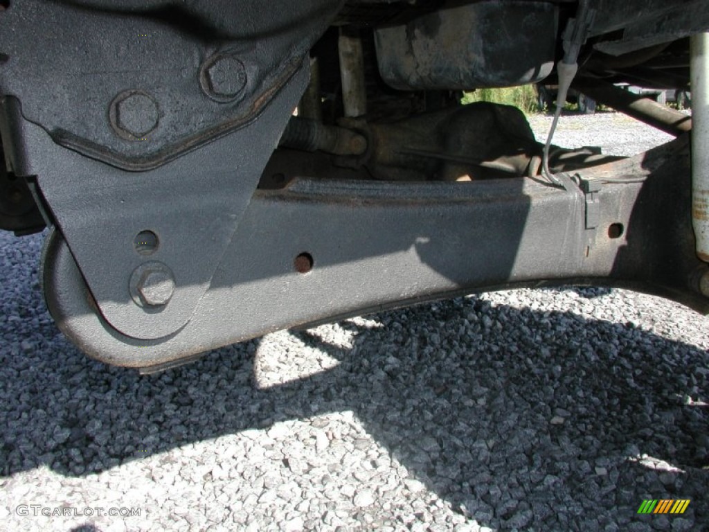 2007 Ford F350 Super Duty XL Regular Cab 4x4 Undercarriage Photos