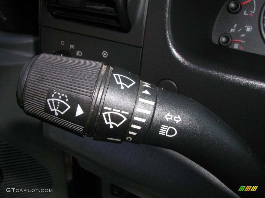 2007 Ford F350 Super Duty XL Regular Cab 4x4 Controls Photo #70375137