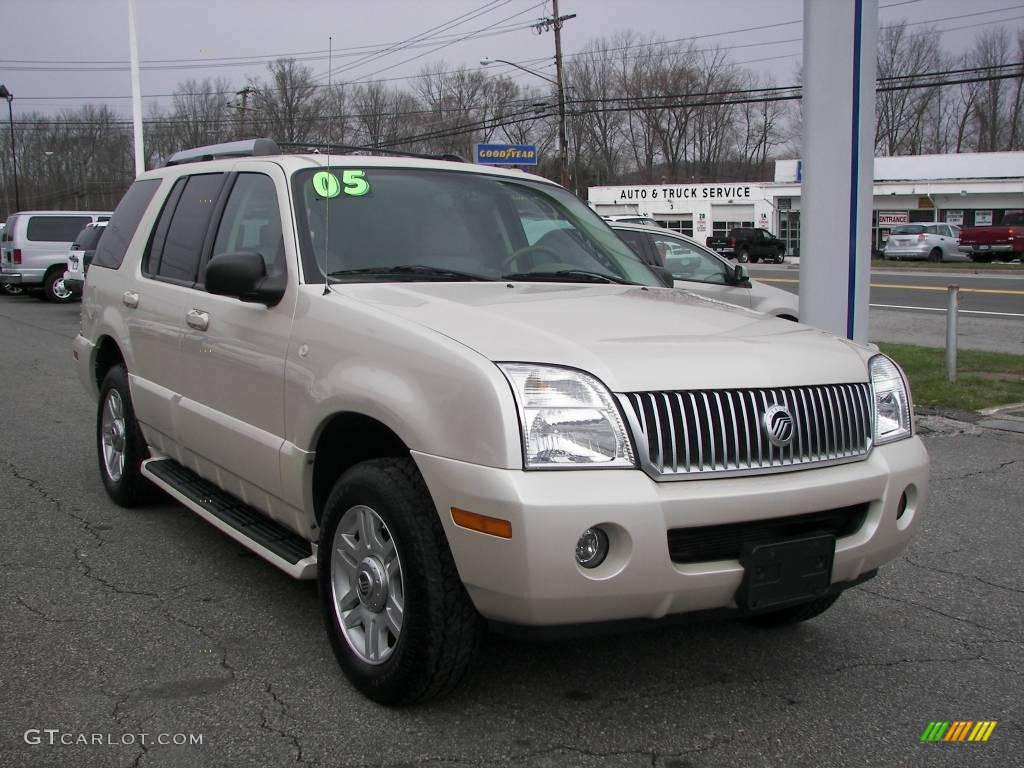 2005 Mountaineer V8 Premier AWD - Ivory Parchment Tri-Coat / Medium Dark Parchment photo #2