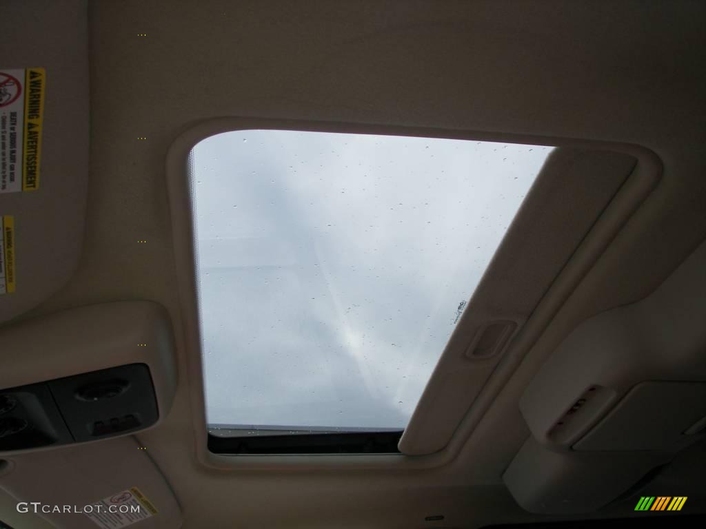 2005 Mountaineer V8 Premier AWD - Ivory Parchment Tri-Coat / Medium Dark Parchment photo #12