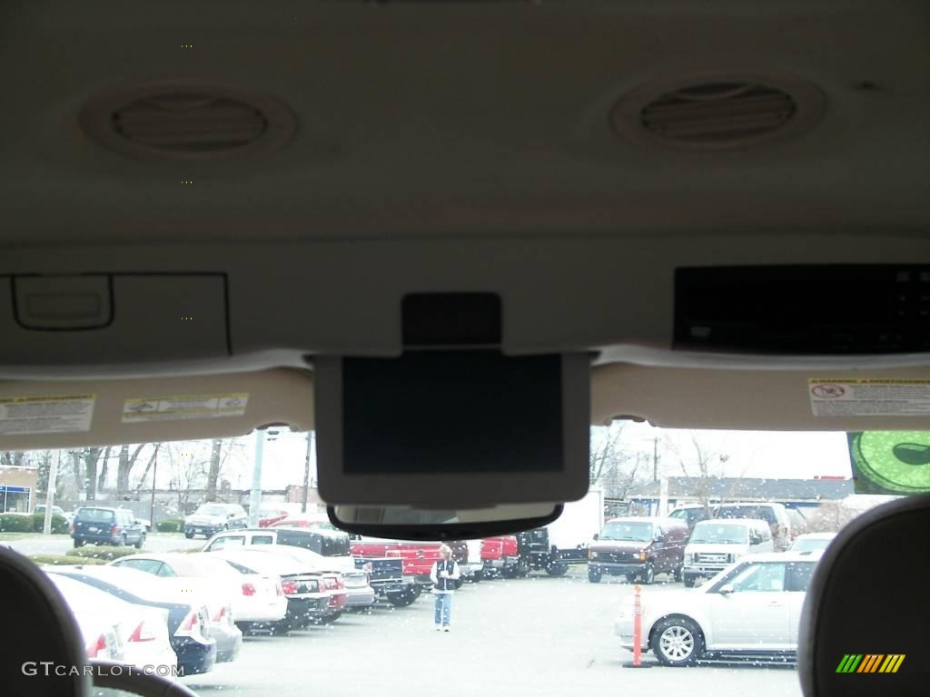 2005 Mountaineer V8 Premier AWD - Ivory Parchment Tri-Coat / Medium Dark Parchment photo #17