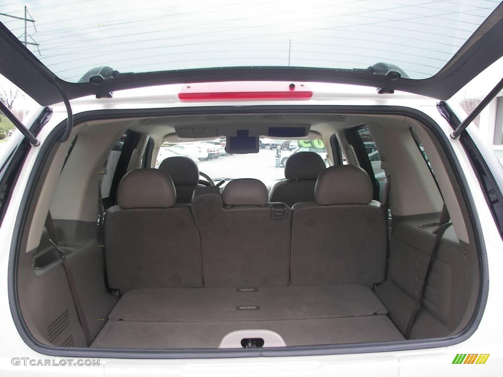 2005 Mountaineer V8 Premier AWD - Ivory Parchment Tri-Coat / Medium Dark Parchment photo #19