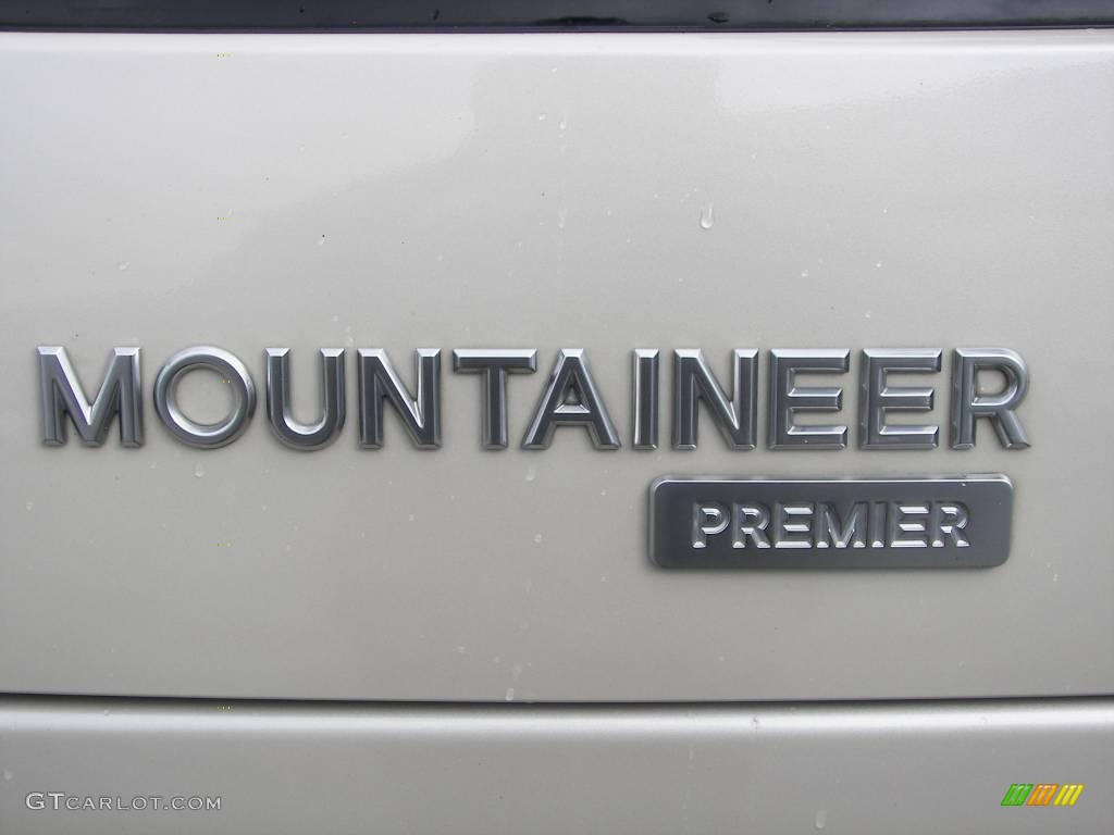 2005 Mountaineer V8 Premier AWD - Ivory Parchment Tri-Coat / Medium Dark Parchment photo #22