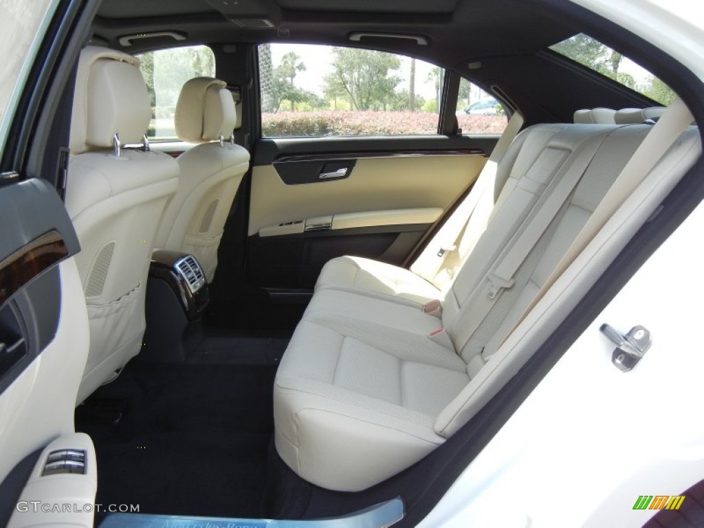 2013 Mercedes-Benz S 550 Sedan Rear Seat Photo #70376302