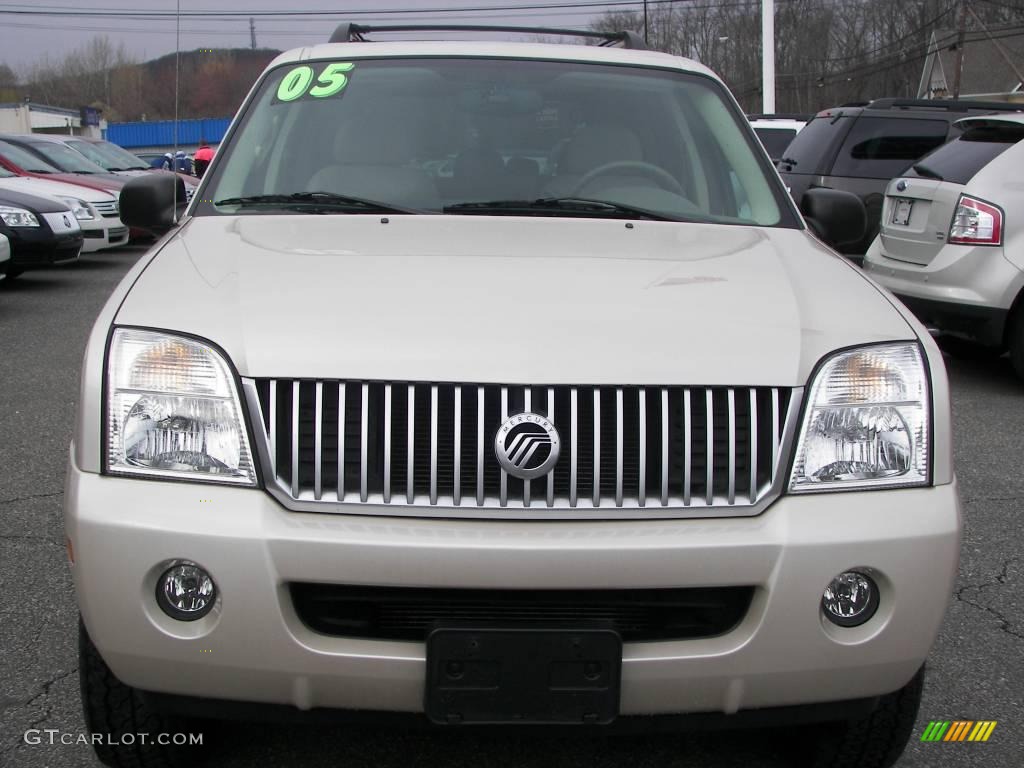 2005 Mountaineer V8 Premier AWD - Ivory Parchment Tri-Coat / Medium Dark Parchment photo #23