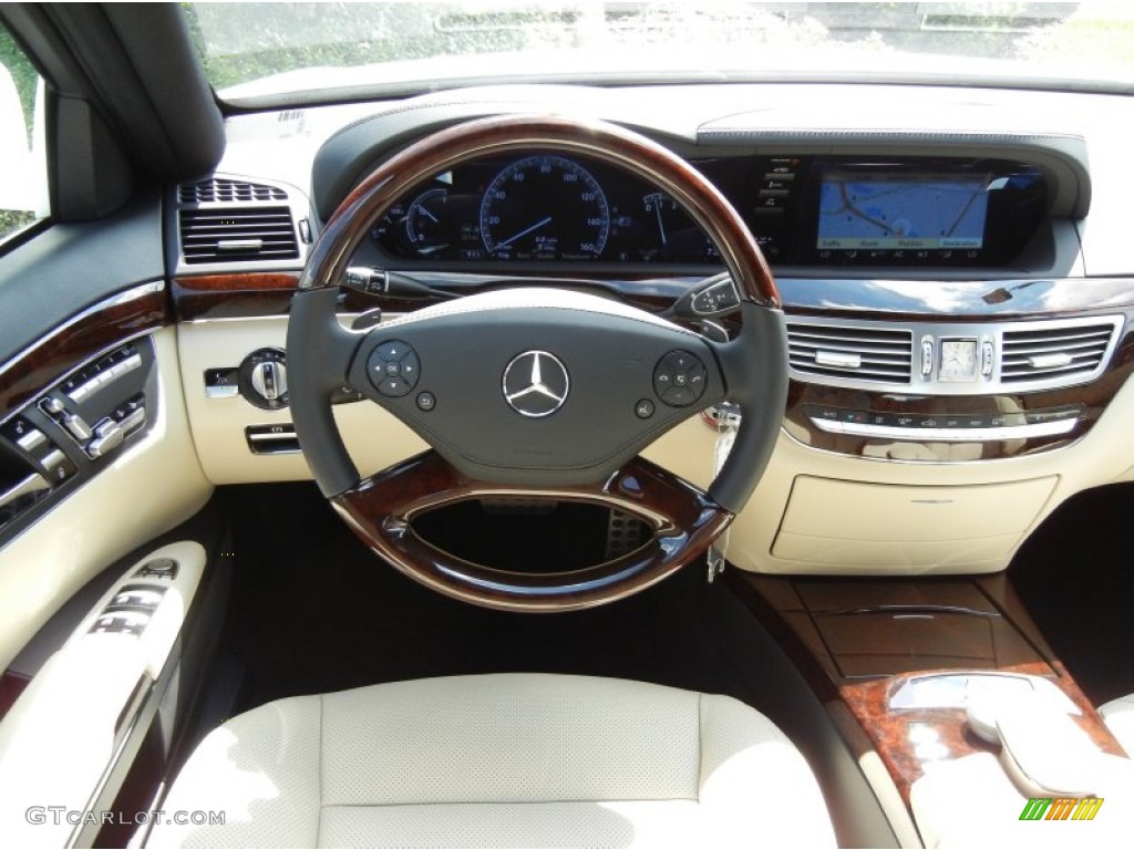 2013 Mercedes-Benz S 550 Sedan Sahara Beige/Black Steering Wheel Photo #70376325