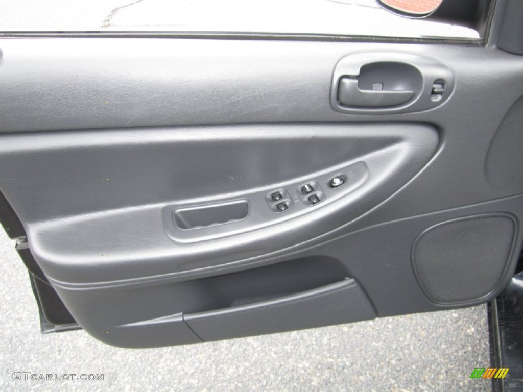 2005 Dodge Stratus SXT Sedan Dark Slate Gray Door Panel Photo #70377213