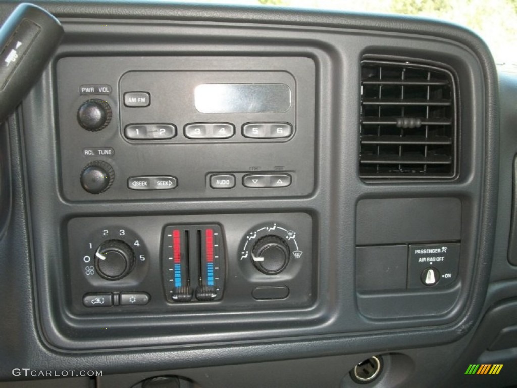 2003 Chevrolet Silverado 2500HD Regular Cab Chassis Utility Controls Photo #70378319