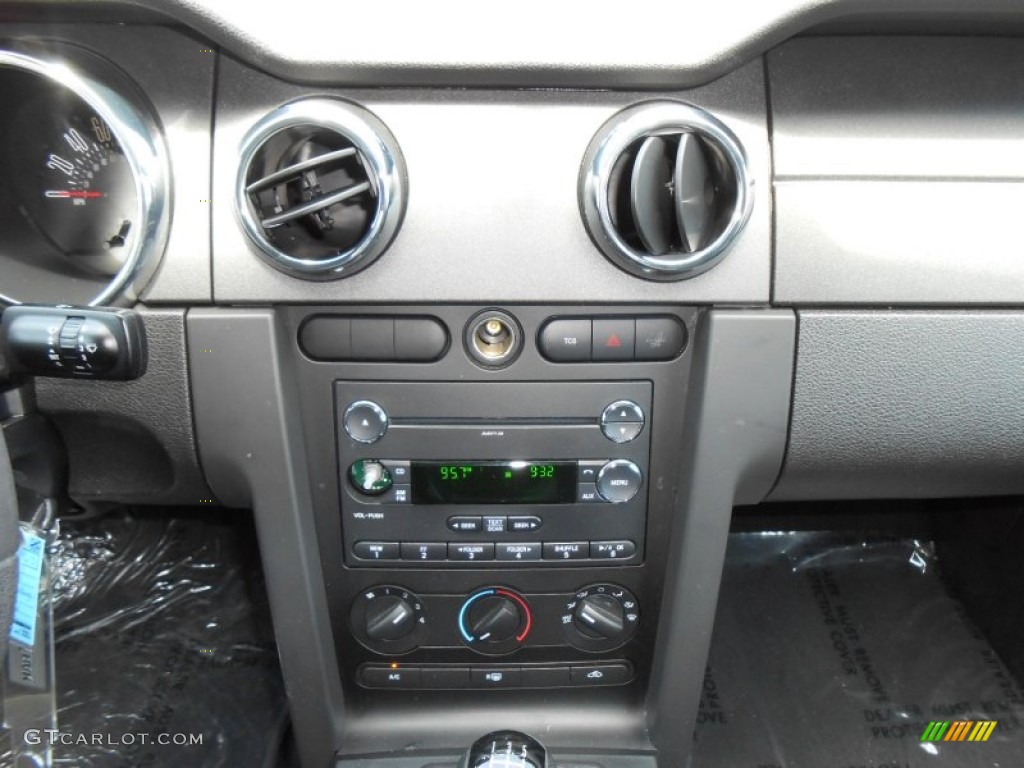 2009 Ford Mustang GT Coupe Controls Photo #70379568