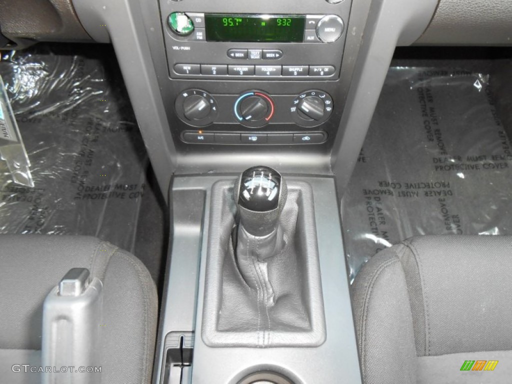 2009 Ford Mustang GT Coupe Transmission Photos