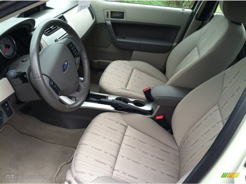 Medium Stone Interior 2010 Ford Focus SE Sedan Photo #70385202