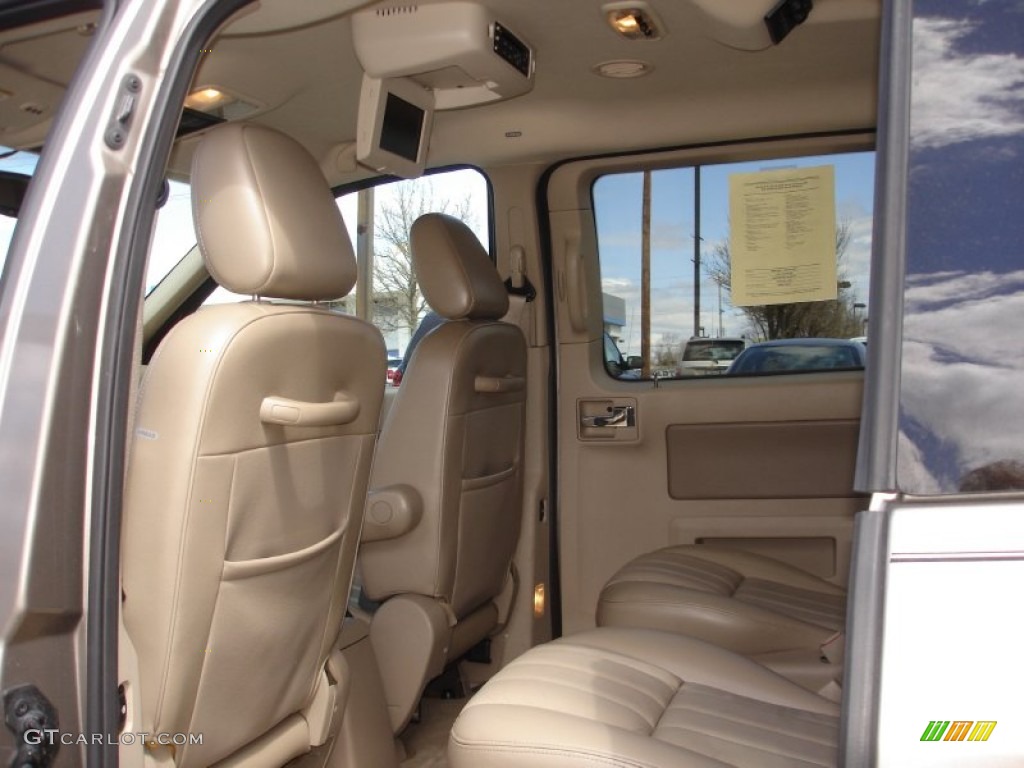 2004 Monterey Premier - Arizona Beige Metallic / Pebble photo #11
