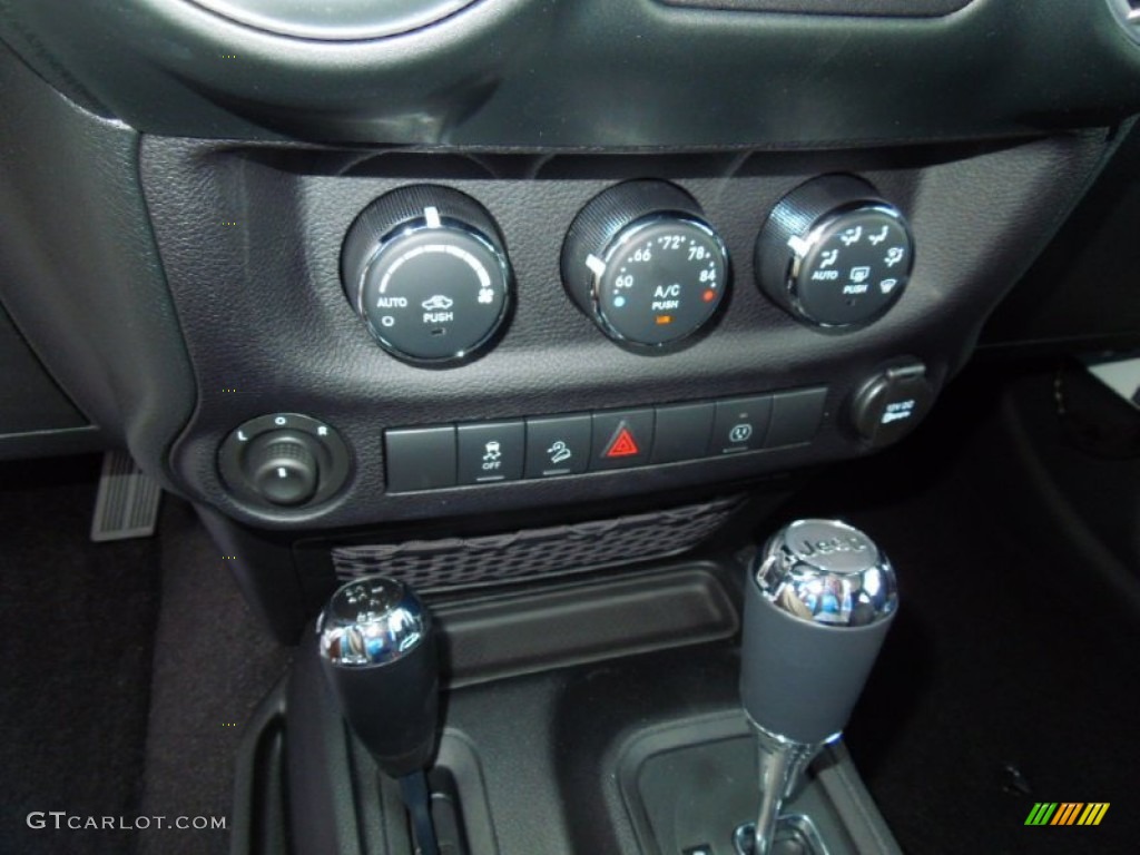 2013 Jeep Wrangler Unlimited Sahara 4x4 Controls Photo #70400505