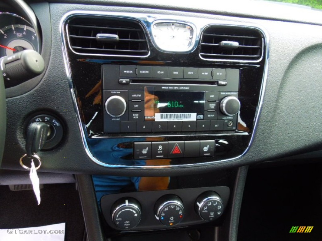 2013 Chrysler 200 Touring Sedan Controls Photo #70402237