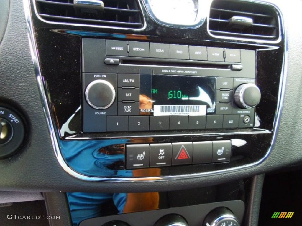 2013 Chrysler 200 Touring Sedan Audio System Photo #70402245