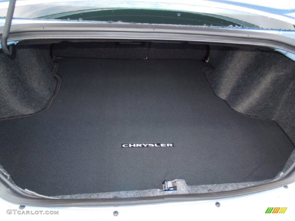 2013 Chrysler 200 Touring Sedan Trunk Photo #70402284