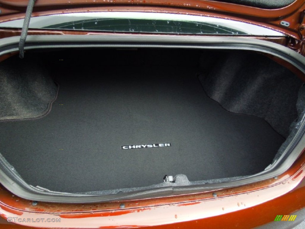 2013 Chrysler 200 Touring Sedan Trunk Photo #70402437