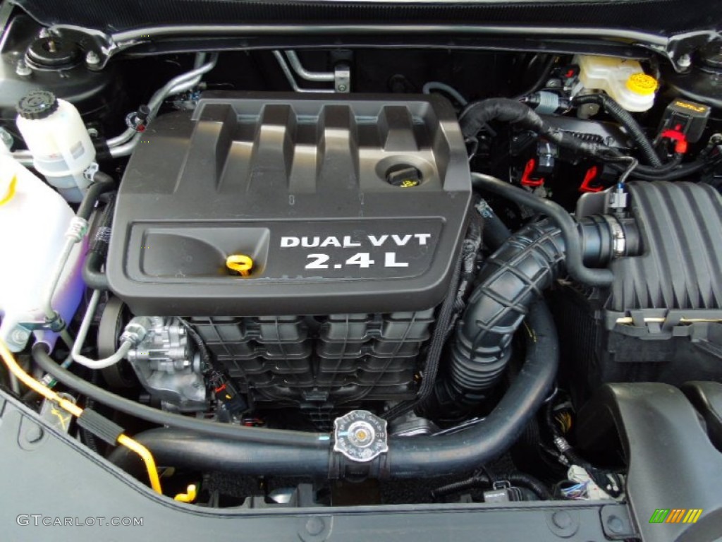 2013 Chrysler 200 Touring Sedan 2.4 Liter DOHC 16-Valve Dual VVT 4 Cylinder Engine Photo #70402809