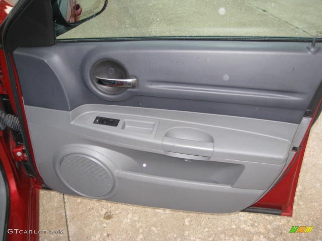 2005 Dodge Magnum SXT Door Panel Photos