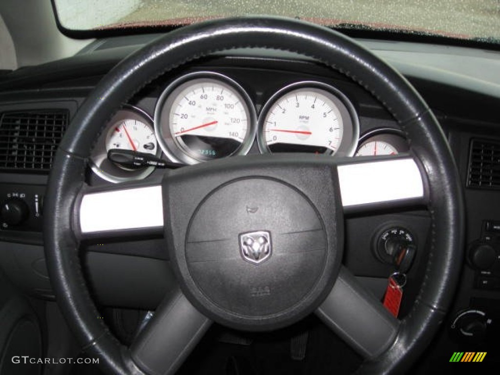 2005 Dodge Magnum SXT Dark Slate Gray/Medium Slate Gray Steering Wheel Photo #70404564