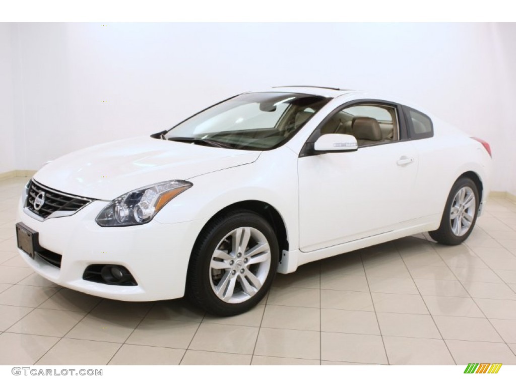 2010 Altima 2.5 S Coupe - Winter Frost White / Blond photo #3