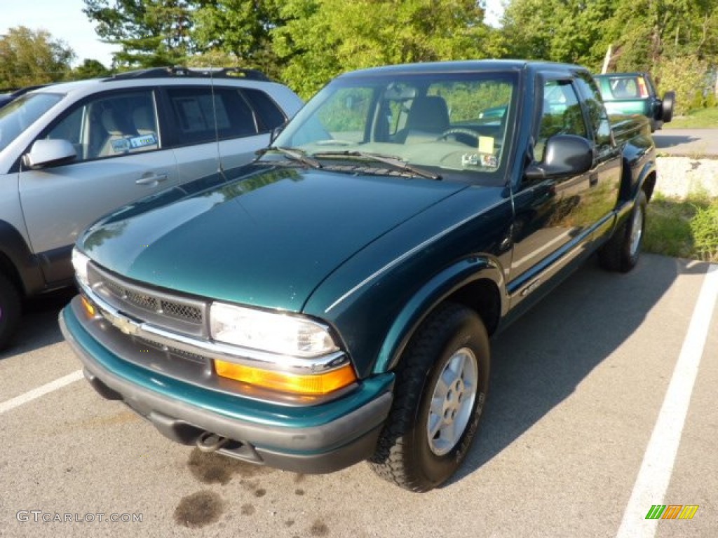 1998 S10 LS Extended Cab 4x4 - Emerald Green Metallic / Graphite photo #3