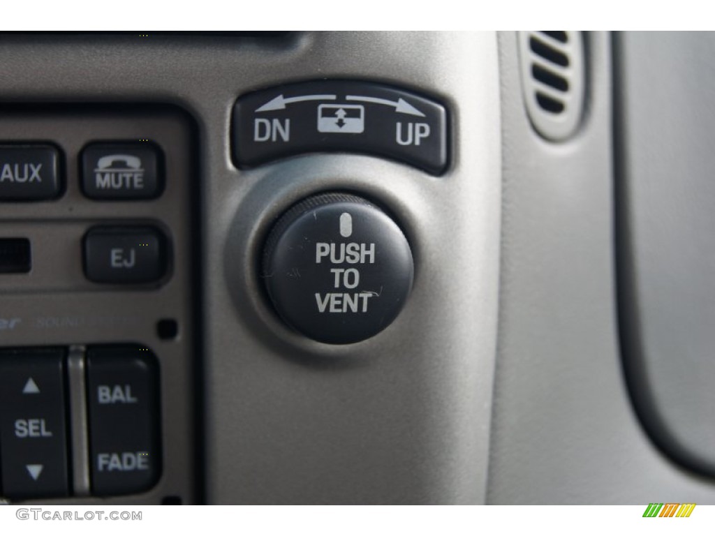 2005 Ford Explorer Sport Trac XLT Controls Photo #70413613