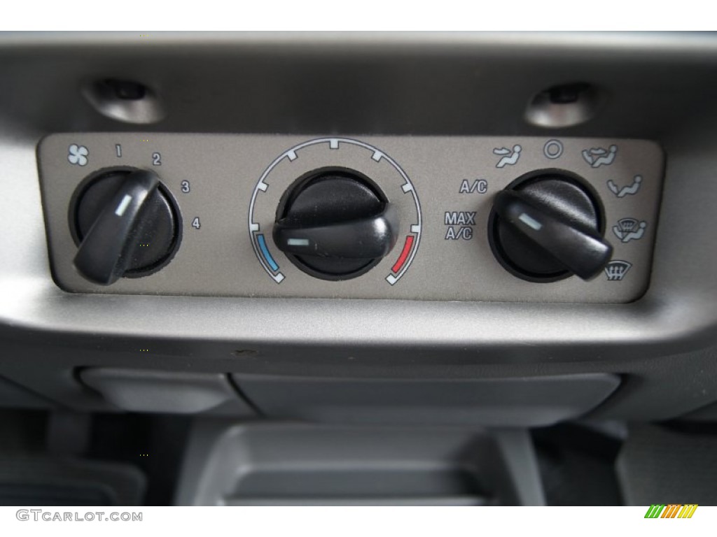 2005 Ford Explorer Sport Trac XLT Controls Photo #70413622