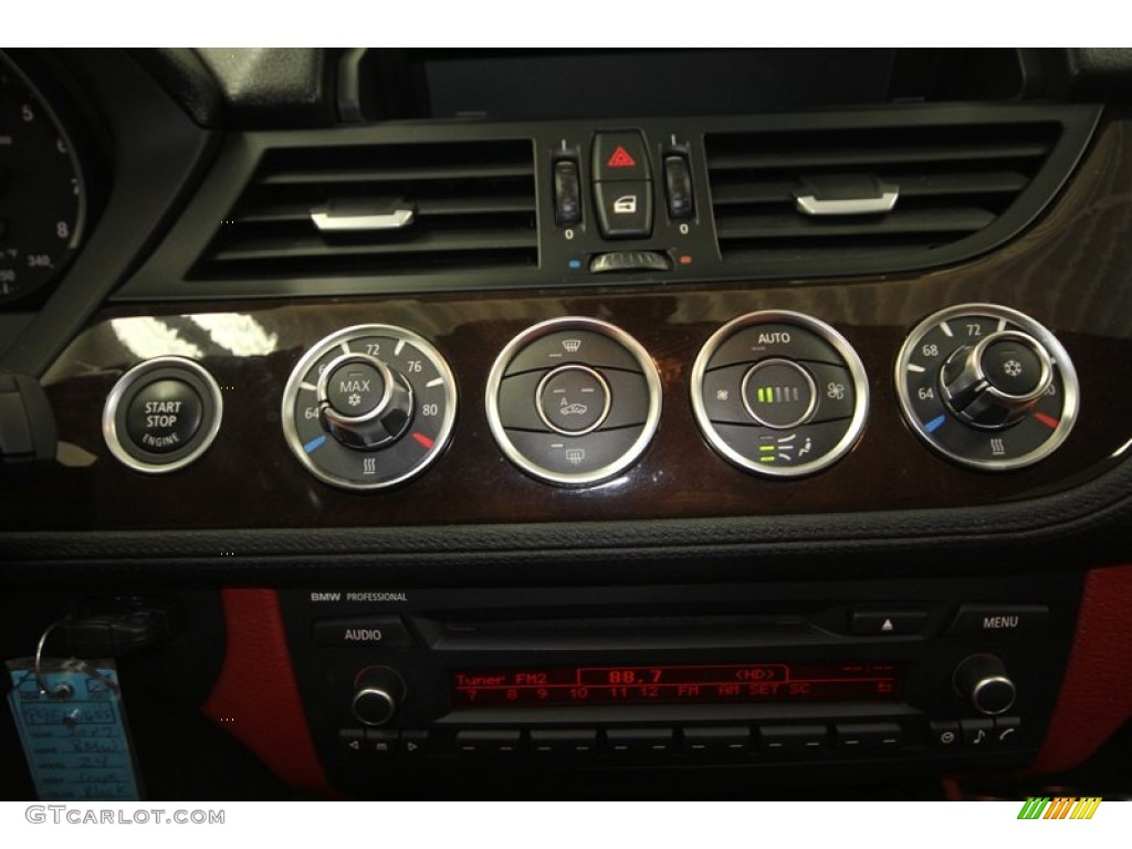 2009 BMW Z4 sDrive30i Roadster Controls Photo #70420813