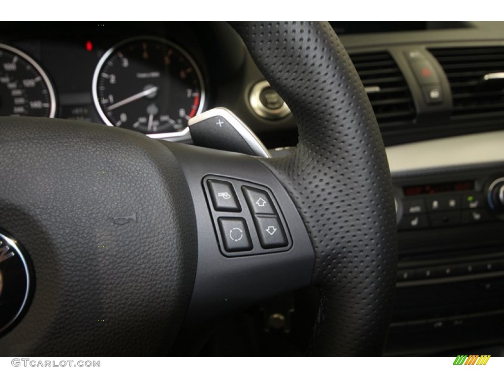 2013 BMW 1 Series 135i Convertible Controls Photo #70423162