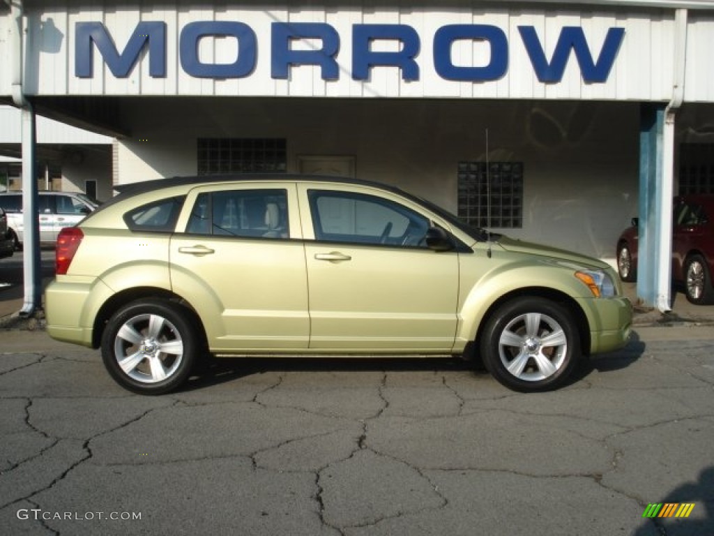 2010 Caliber Mainstreet - Optic Green Metallic / Dark Slate Gray photo #1