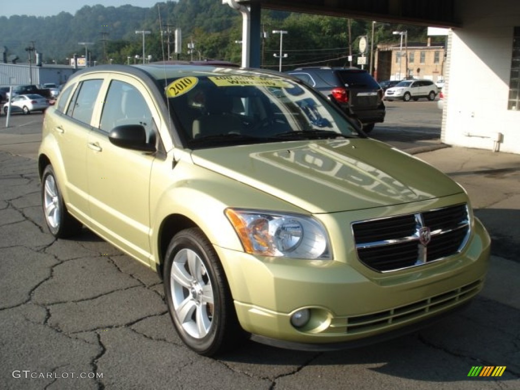 2010 Caliber Mainstreet - Optic Green Metallic / Dark Slate Gray photo #2