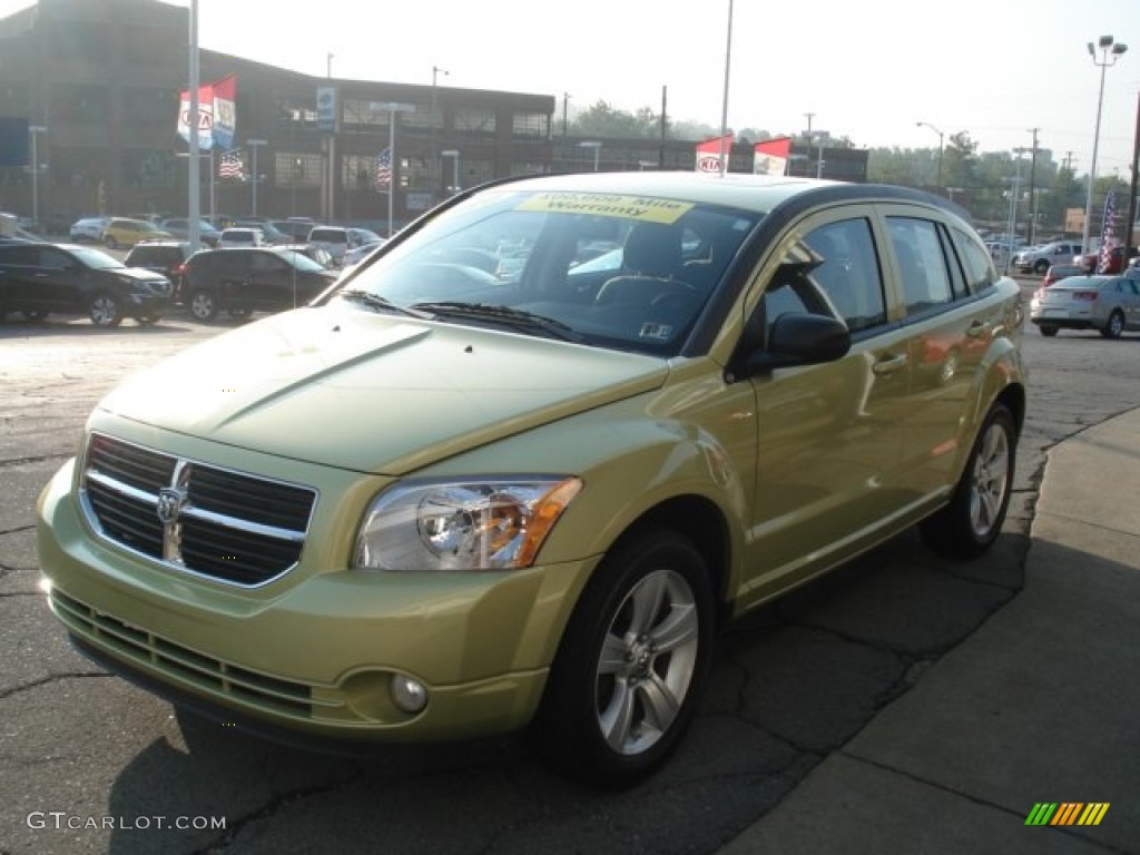 2010 Caliber Mainstreet - Optic Green Metallic / Dark Slate Gray photo #4