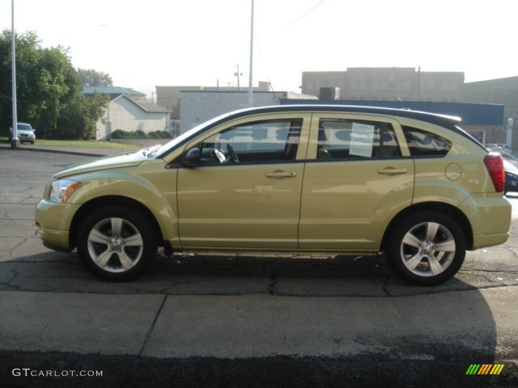 2010 Caliber Mainstreet - Optic Green Metallic / Dark Slate Gray photo #5