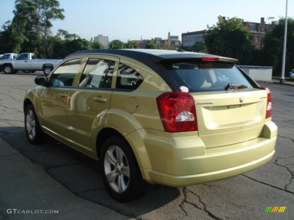 2010 Caliber Mainstreet - Optic Green Metallic / Dark Slate Gray photo #6