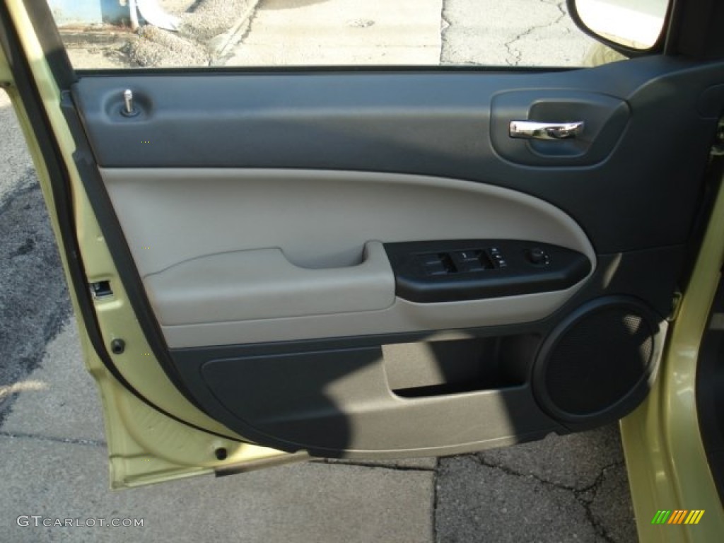 2010 Caliber Mainstreet - Optic Green Metallic / Dark Slate Gray photo #15