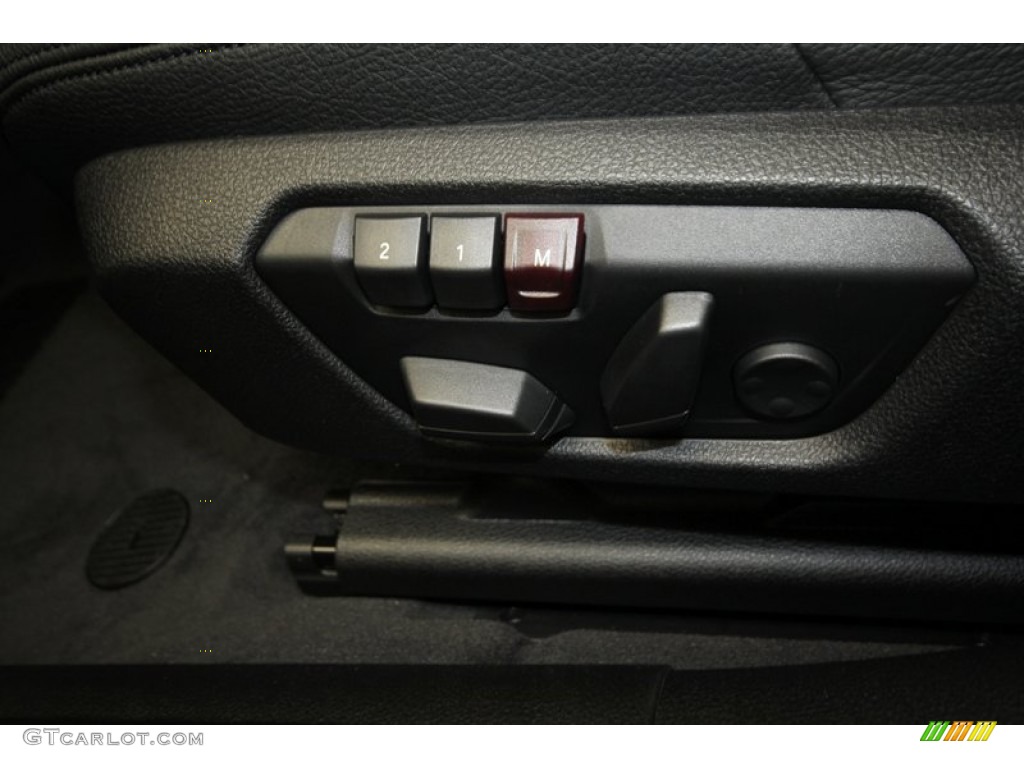 2013 BMW 3 Series 328i Sedan Controls Photo #70425559