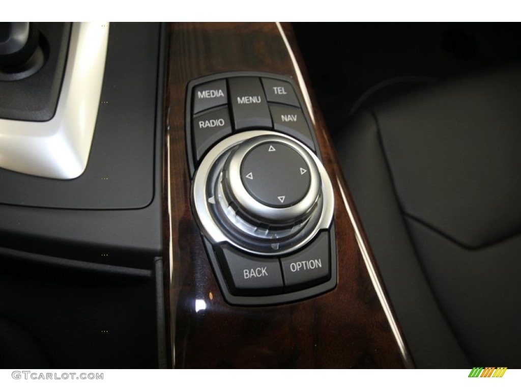 2013 BMW 3 Series 328i Sedan Controls Photo #70425595