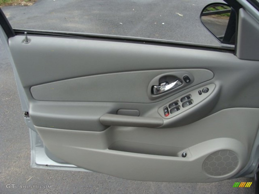 2004 Malibu Sedan - Galaxy Silver Metallic / Gray photo #6