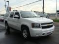 Summit White - Suburban LT 4x4 Photo No. 3