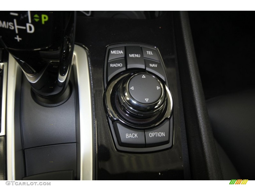 2013 BMW 5 Series 550i Gran Turismo Controls Photo #70427836