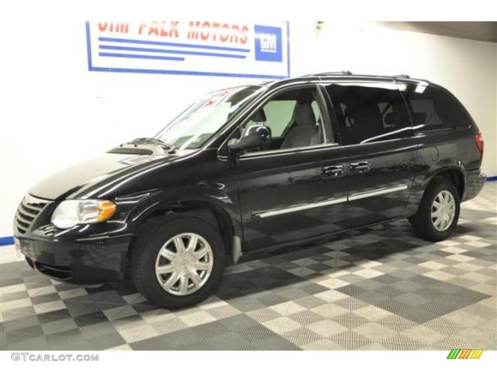 2007 Town & Country Touring - Brilliant Black Crystal Pearl / Medium Slate Gray photo #1