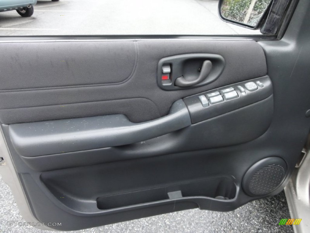 2004 GMC Sonoma SLS Crew Cab 4x4 Graphite Door Panel Photo #70439494