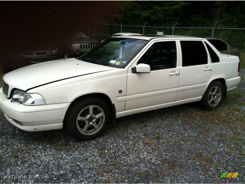 1999 S70 Turbo AWD - White / Graphite photo #1