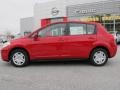 Red Alert - Versa 1.8 S Hatchback Photo No. 2
