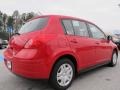 Red Alert - Versa 1.8 S Hatchback Photo No. 5