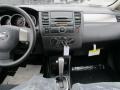 Red Alert - Versa 1.8 S Hatchback Photo No. 12