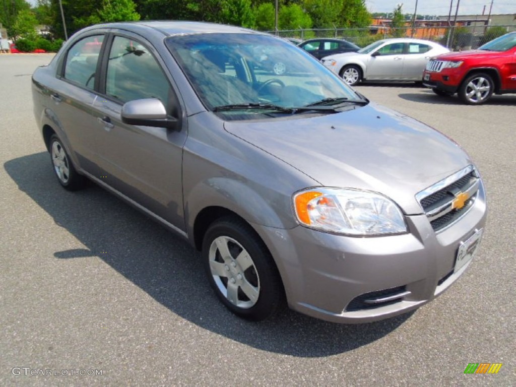 2010 Aveo LT Sedan - Medium Gray / Charcoal photo #2