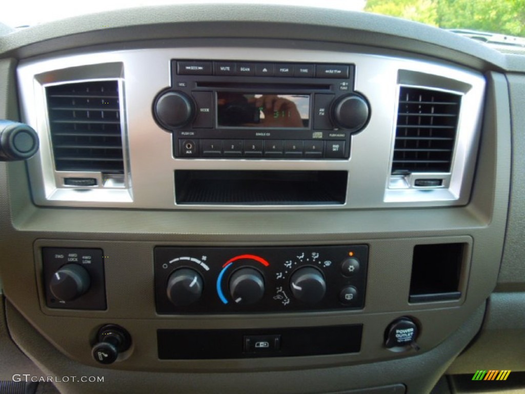 2008 Ram 1500 SLT Quad Cab 4x4 - Light Khaki Metallic / Khaki photo #14