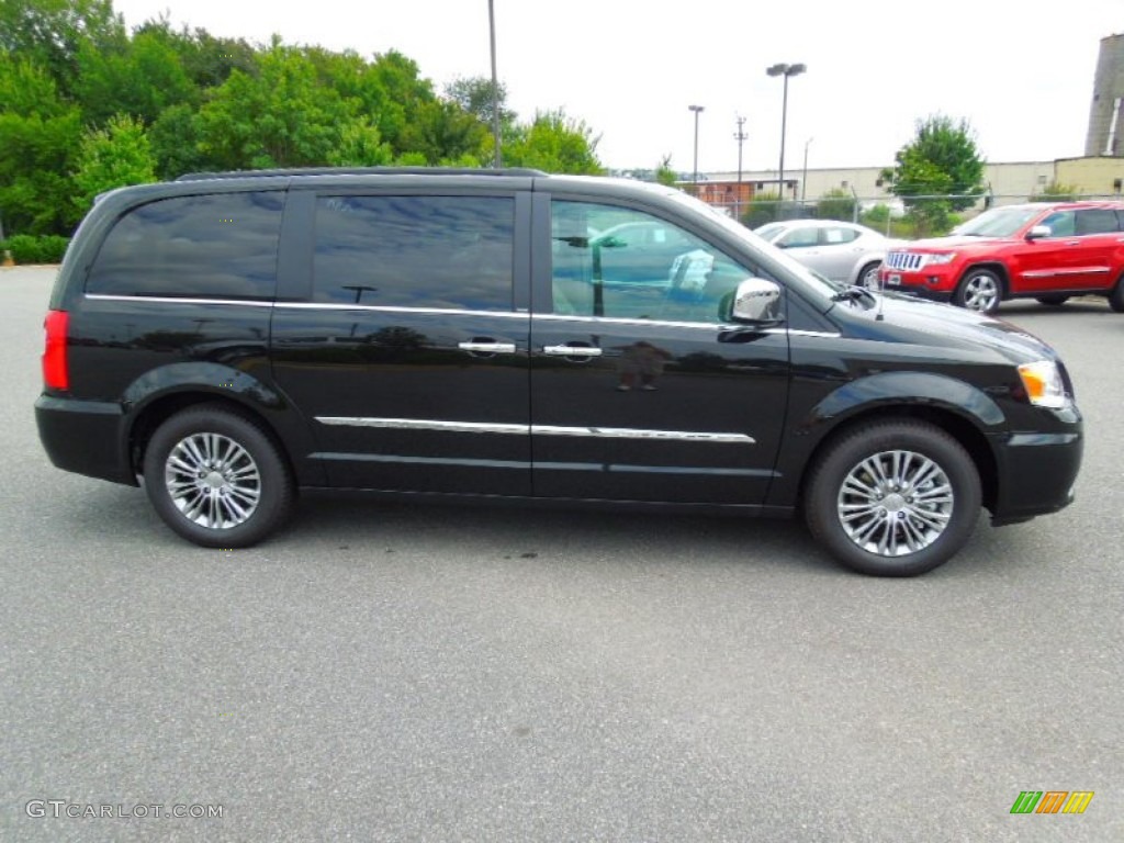Brilliant Black Crystal Pearl 2013 Chrysler Town & Country Touring - L Exterior Photo #70453420